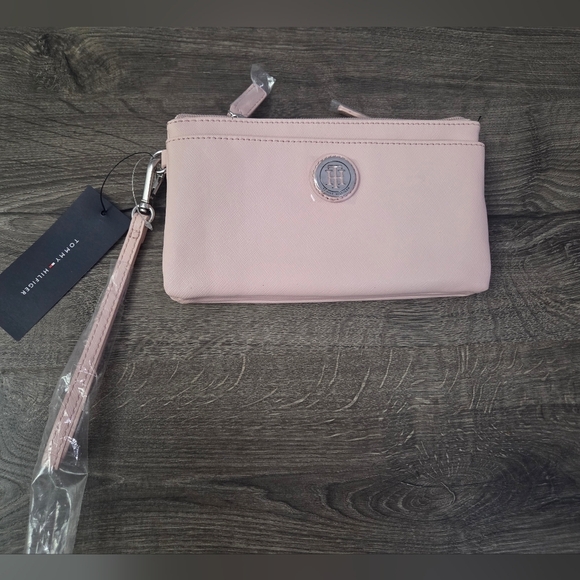 Tommy Hilfiger Handbags - Tommy Hilfiger Double Zip Nude Pink Wristlet NWT